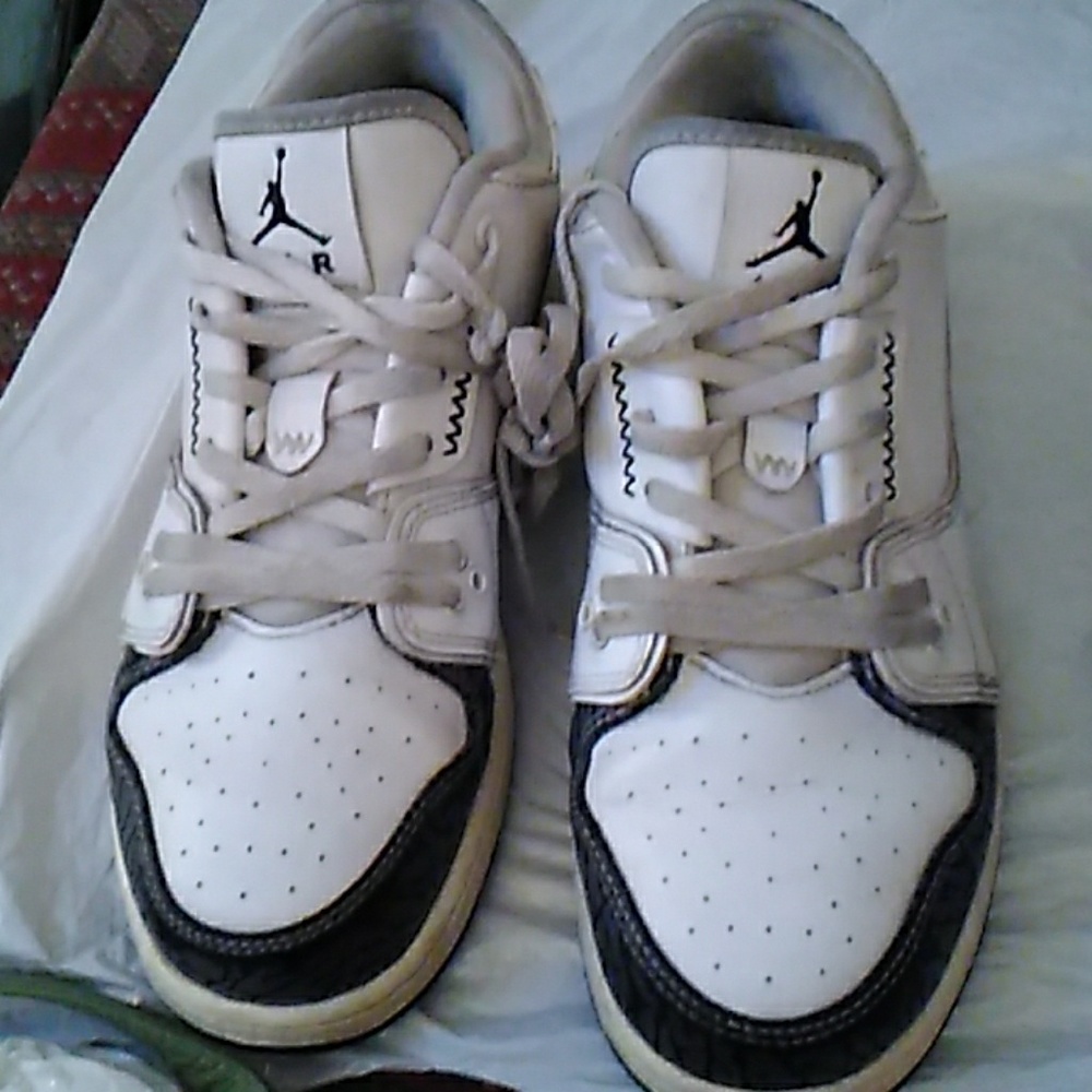 Youth Nike Jordan Flight 2 low BG basketball shoes